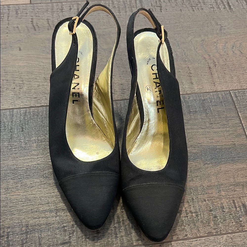 CHANEL Black Heels with Slingback Design. Vintage. Made in Italy